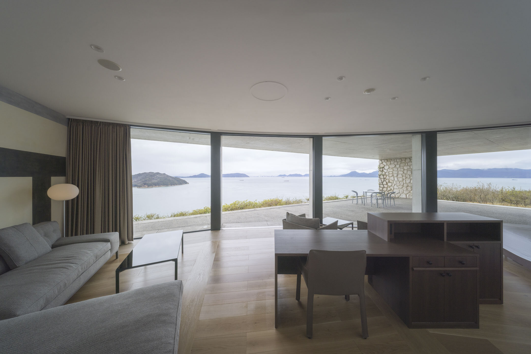 Oval Suite_404